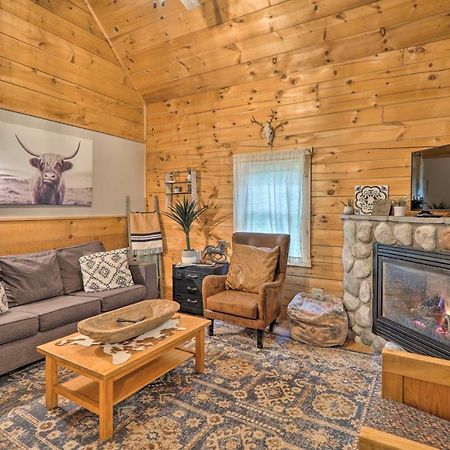 Cozy Retreat With Porch And Double Jj Resort Access! Rothbury Eksteriør bilde