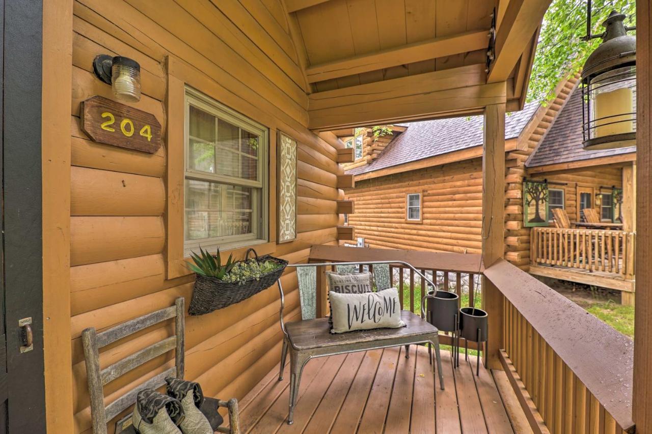 Cozy Retreat With Porch And Double Jj Resort Access! Rothbury Eksteriør bilde