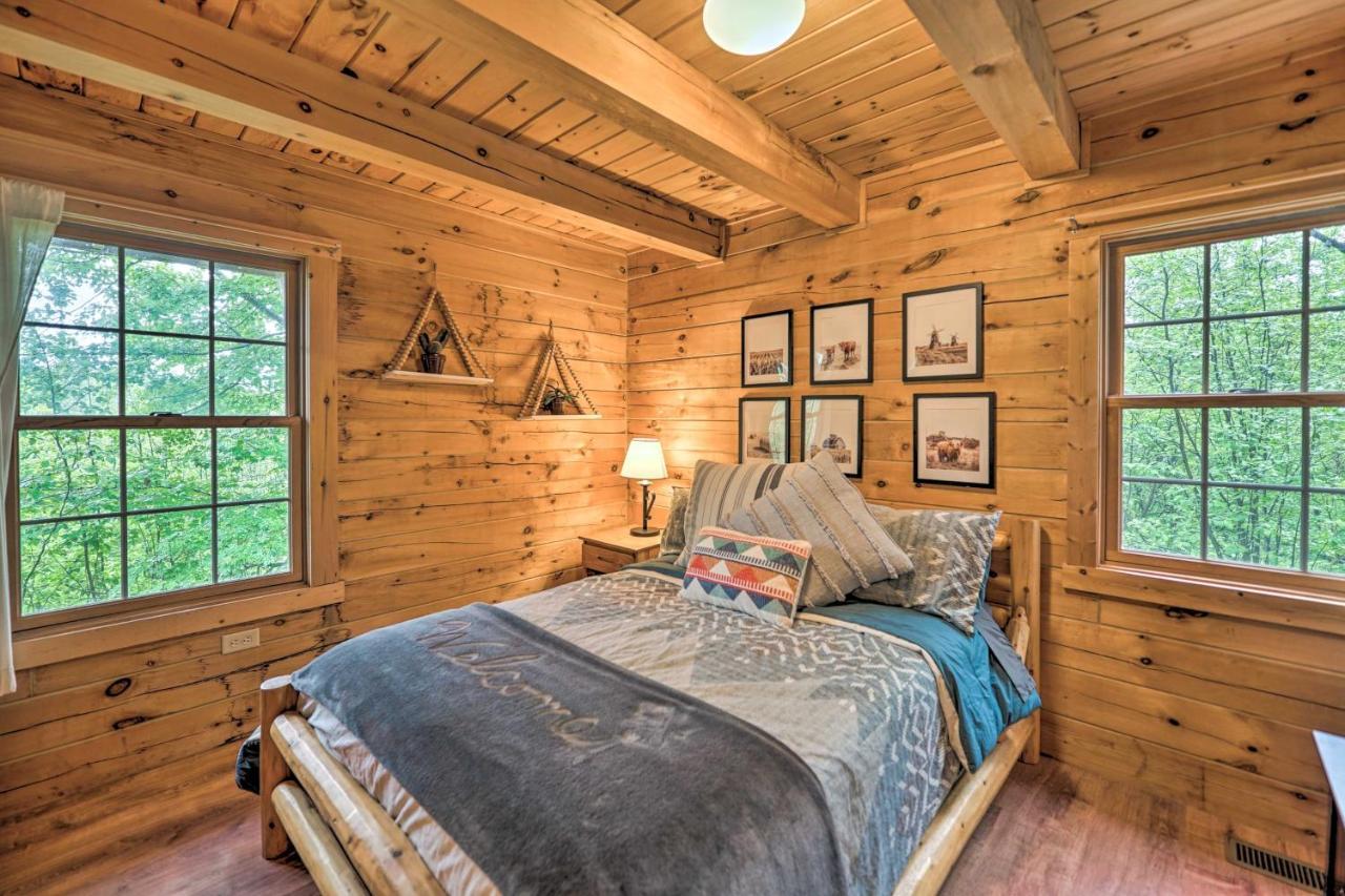 Cozy Retreat With Porch And Double Jj Resort Access! Rothbury Eksteriør bilde
