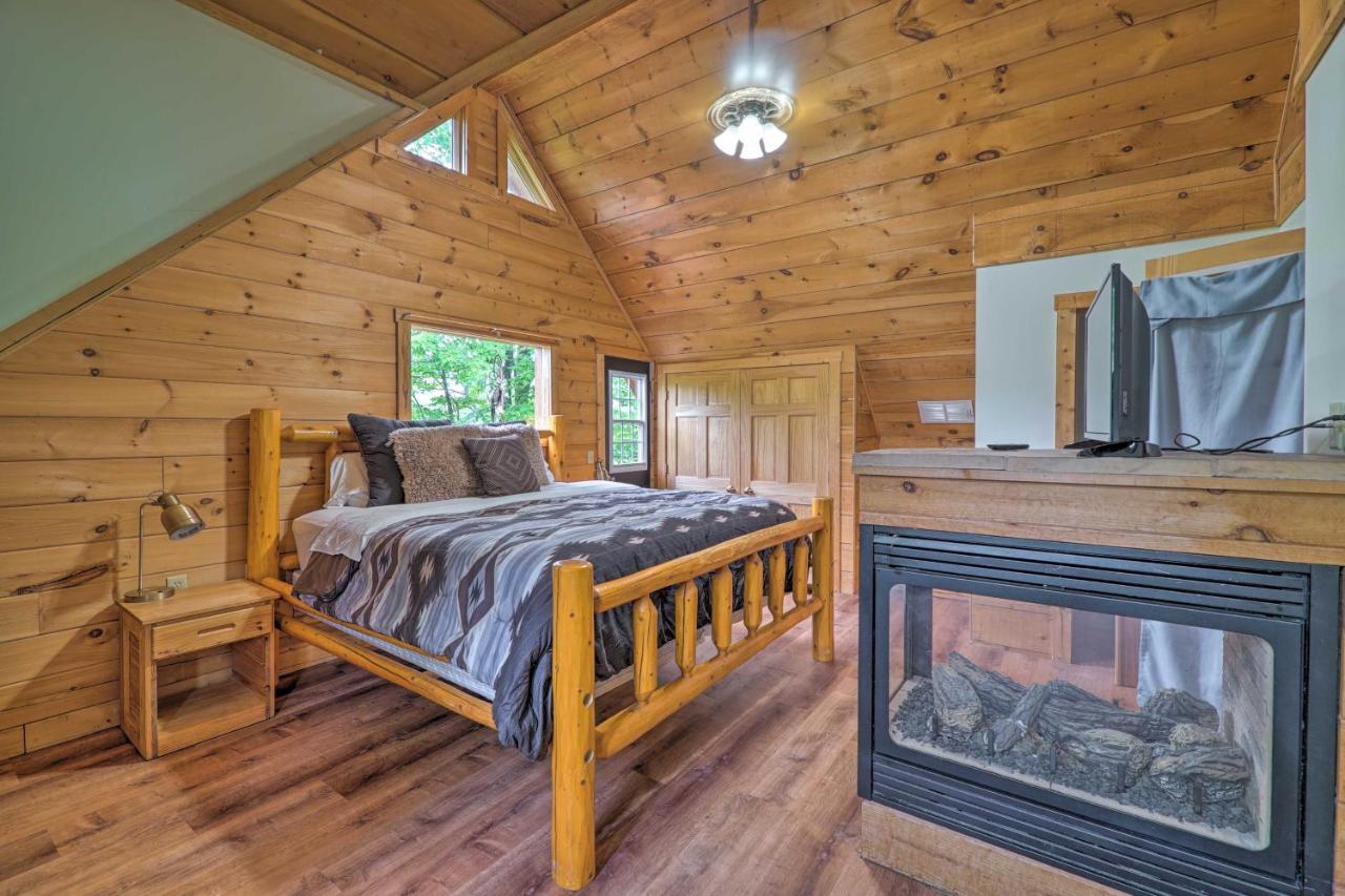 Cozy Retreat With Porch And Double Jj Resort Access! Rothbury Eksteriør bilde